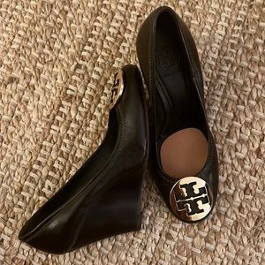 Tory Burch wedge brown and gold